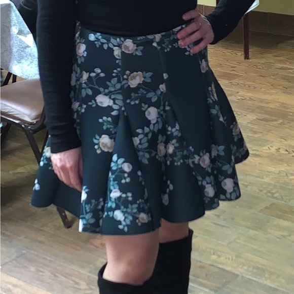 Skirts I have 2 colors - Picture 1 of 2